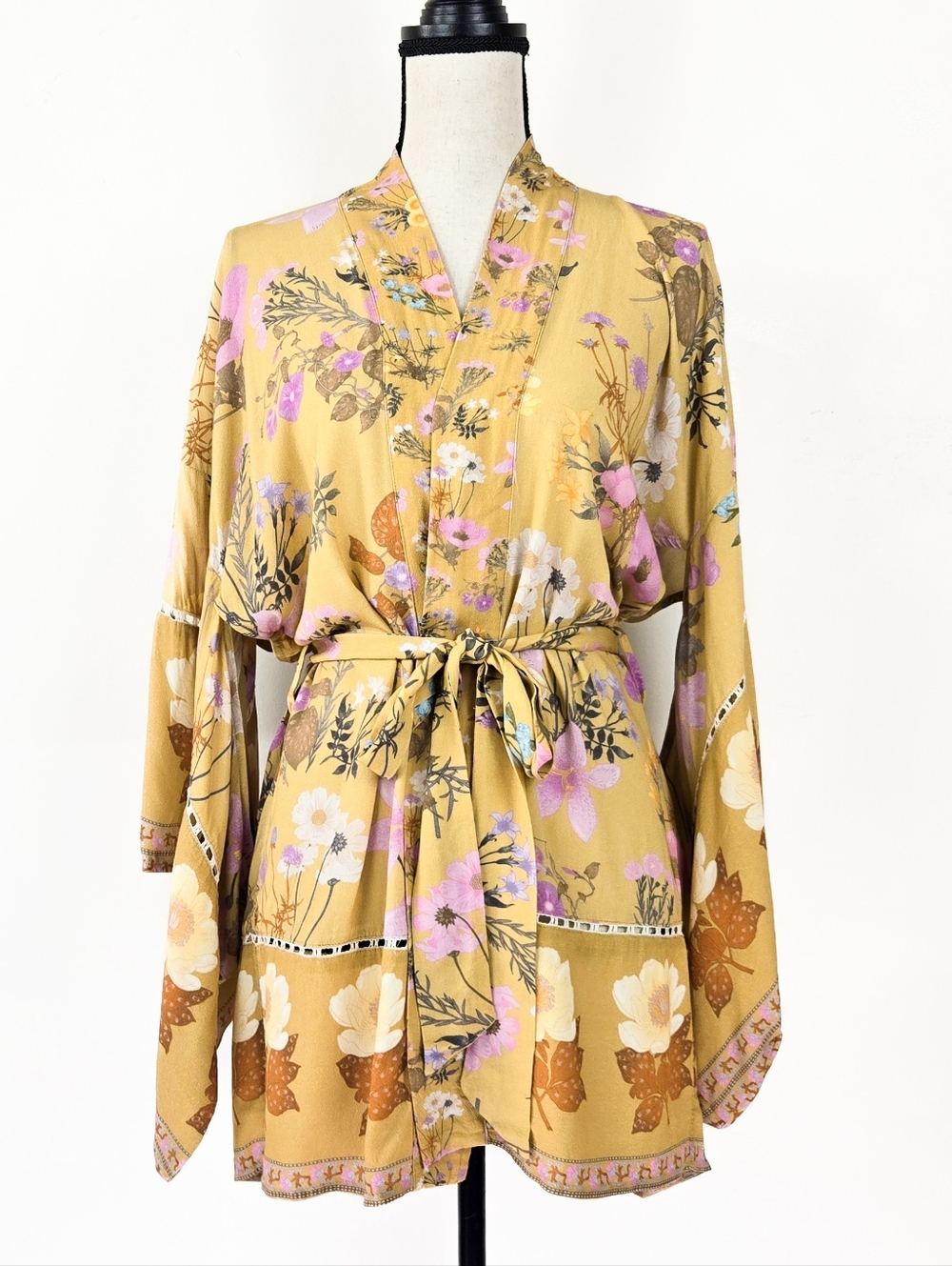 EUC Spell Wild Bloom Short Kimono Robe
